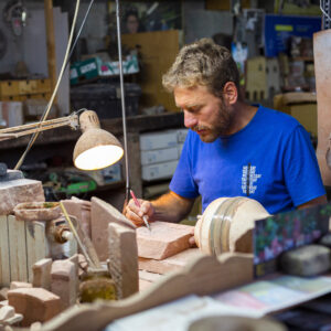 Artigiano Atiartisticu crea casette in trachite sarda