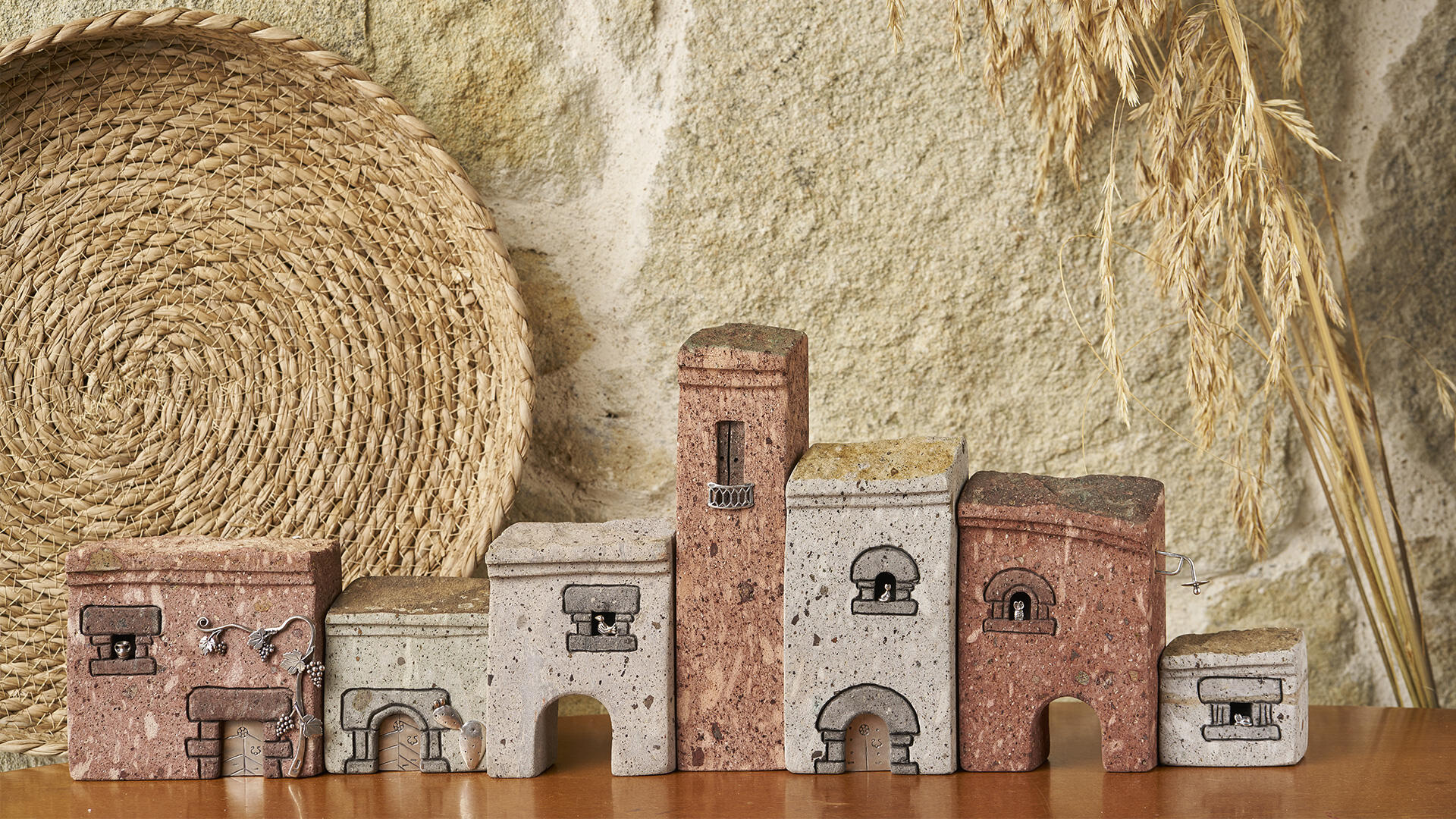 Atiartisticu creazione artigianale di casette in trachite sarda e argento