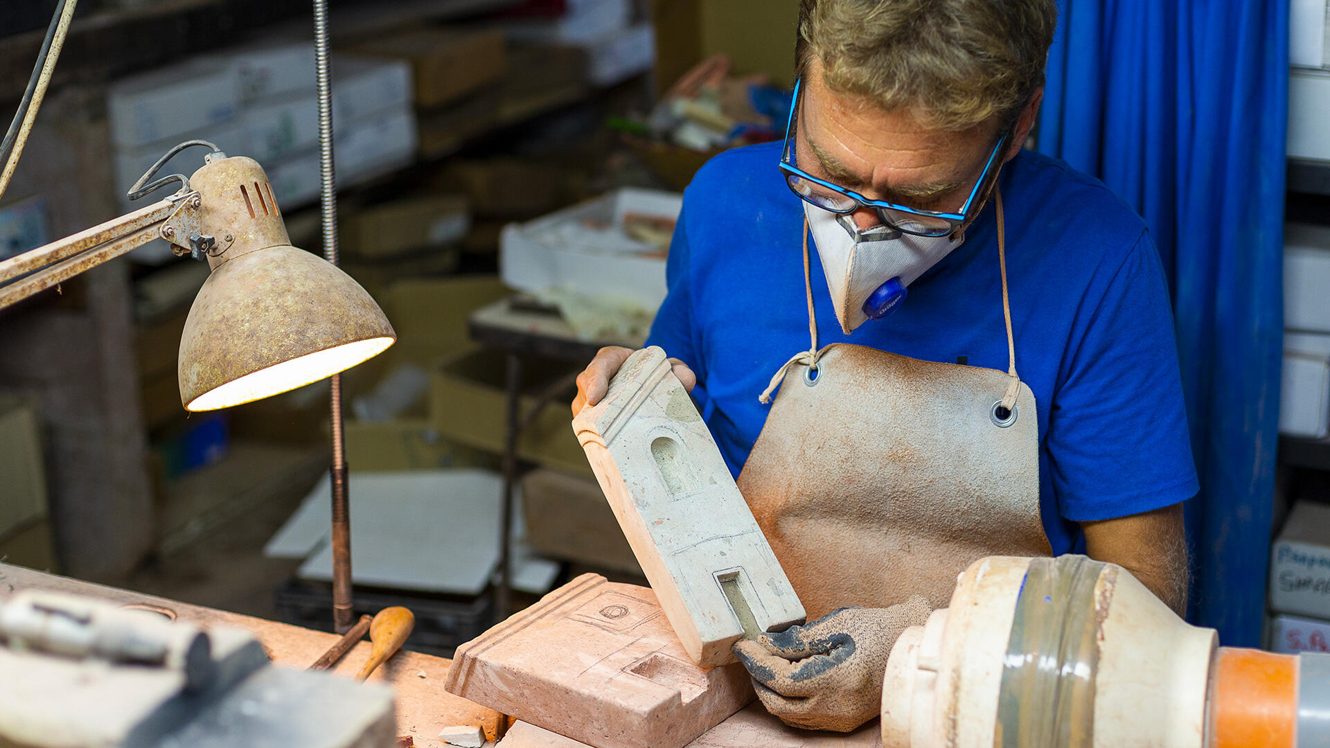 Artigiano Atiartisticu crea casette in trachite