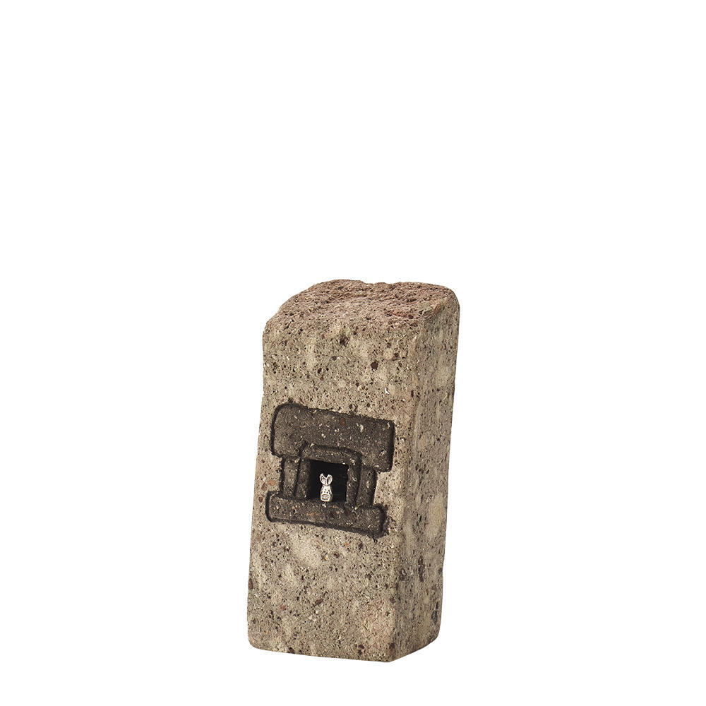 Casetta in trachite e argento