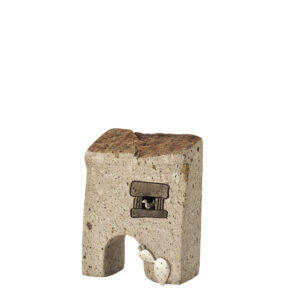 Casetta trachite medio-piccola con arco, finestra e inserto in argento e fico d'india in argento