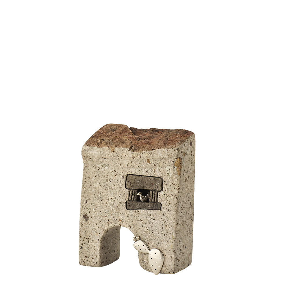 Casetta trachite medio-piccola con arco, finestra e inserto in argento e fico d'india in argento