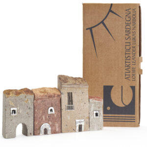 Composizione di 4 casette in trachite con porte e finestre incise e inserti in argento CONF-MF